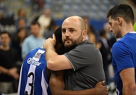 Mikel Odriozola consuela a Smith en el playoff de ascenso ante Estudiantes