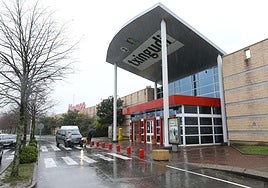 Exterior del centro comercial Txingudi.