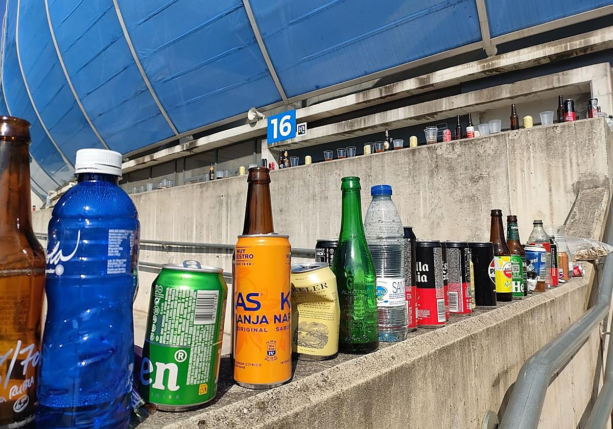 Reflexiona Mikel: «¿Acaso no se puede ir a un partido sin dejarlo todo hecho una porquería? El lunes por la mañana seguían todas las bebidas dispuestas como si fuera una barra de bar, apiladas fuera del estadio. Solo pido un poco de civismo y limpieza que hay basuras para algo».