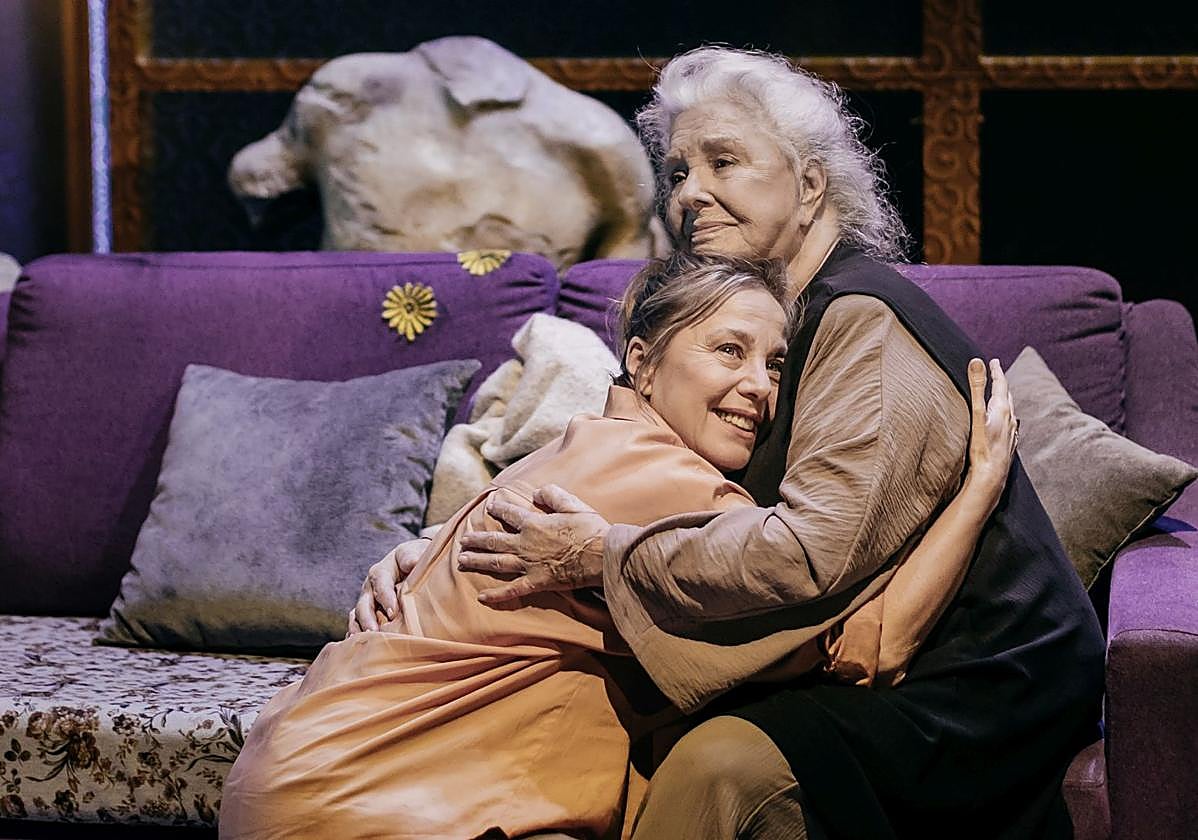 Lola Herrera y su hija, Natalia Dicenta, vuelven a trabajar juntas veinte años después en la obra 'Camino a La Meca'.