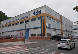 Vista del pabellón del polígono Basabe que se convertirá en una plaza cubierta pública.