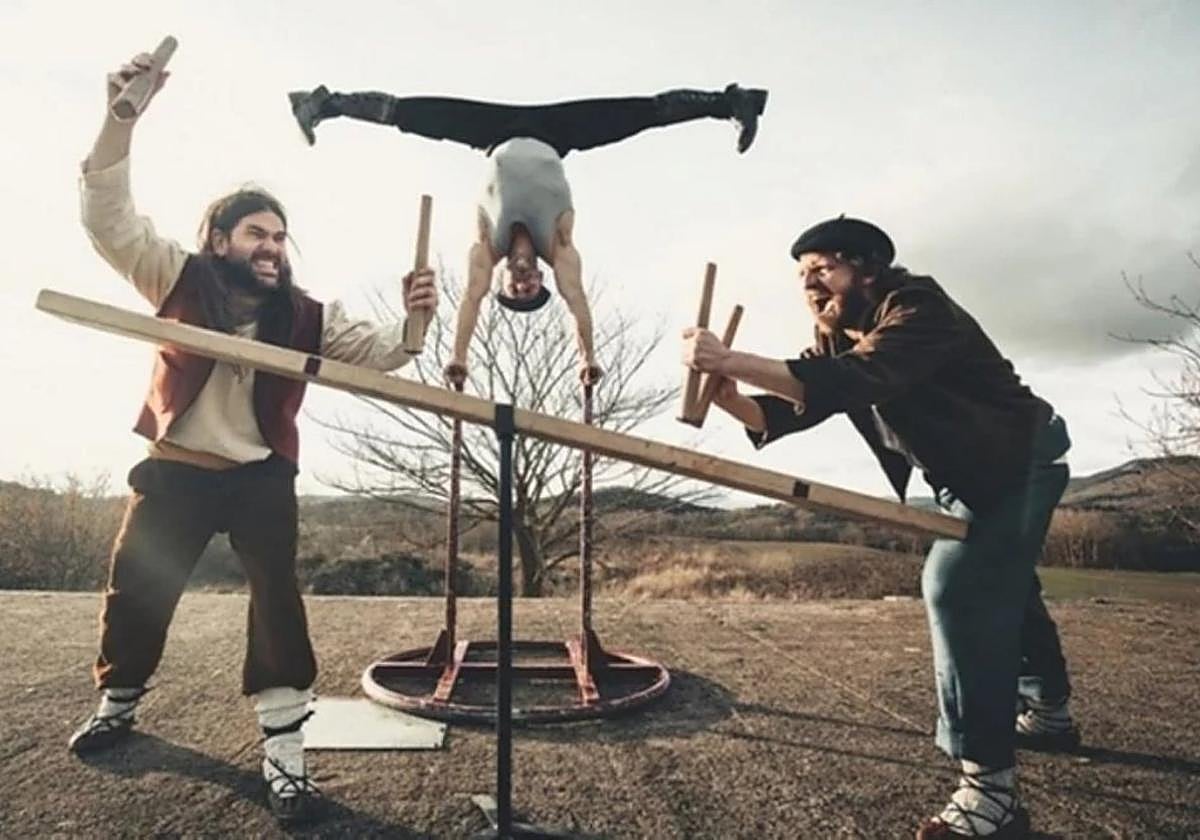 'Urbasa', un espectáculo circense sorprendente, que mezcla la txalaparta con la acrobacia, este domingo en Aldaba.