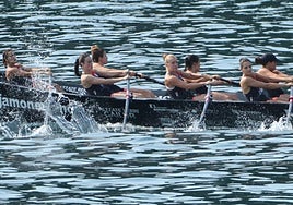 Las remeras de Hibaika en su última regata de la liga Euskotren celebrada en Getaria.