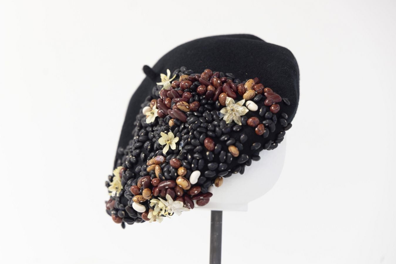 Arte y tradición en la exposición &#039;Txapelarte&#039;