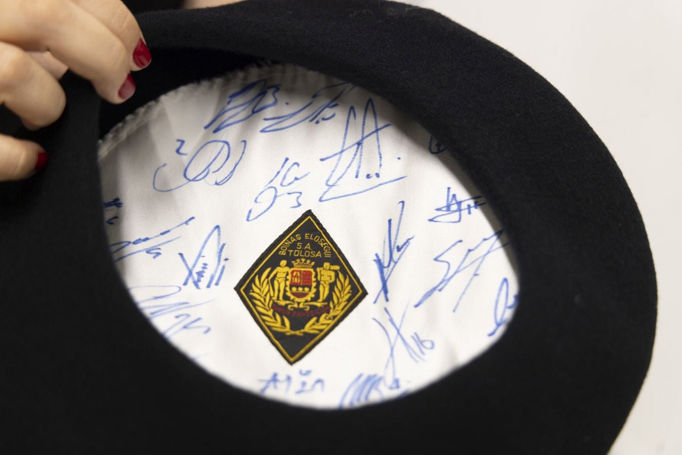 Arte y tradición en la exposición &#039;Txapelarte&#039;