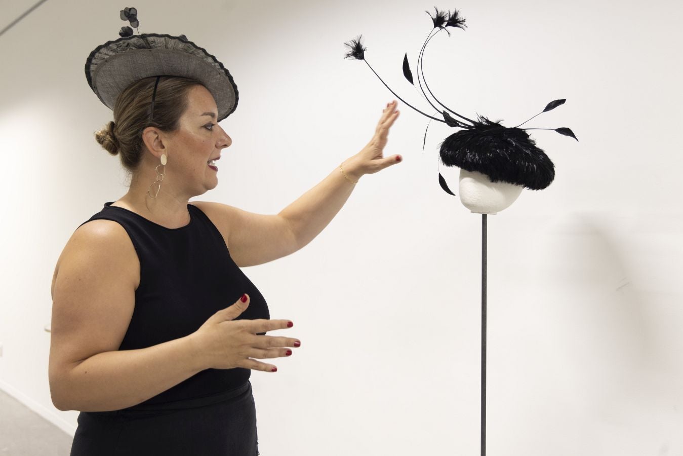 Arte y tradición en la exposición &#039;Txapelarte&#039;