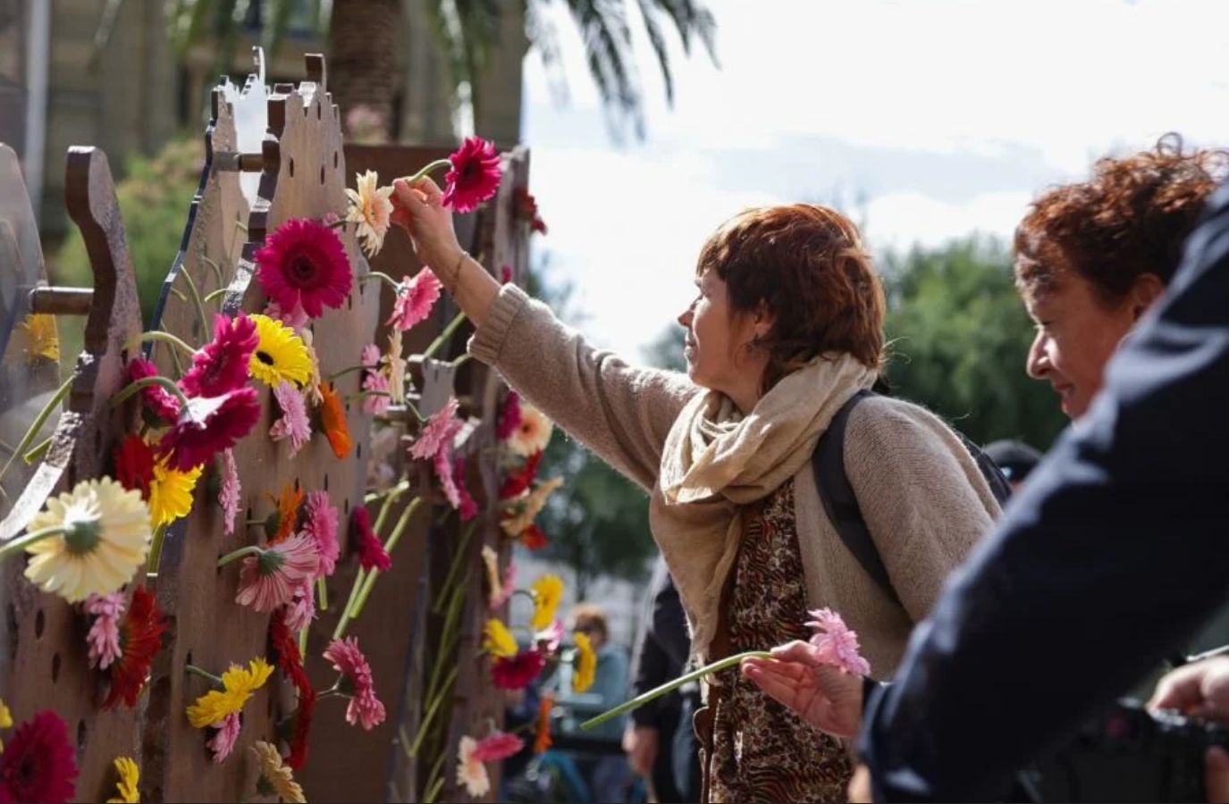 Donostiarras rindiendo homenaje el Día de la Memoria Histórica en una foto del año pasado