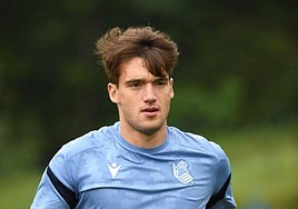 Urko se ejercita en uno de los entrenamientos con la Real en Zubieta.