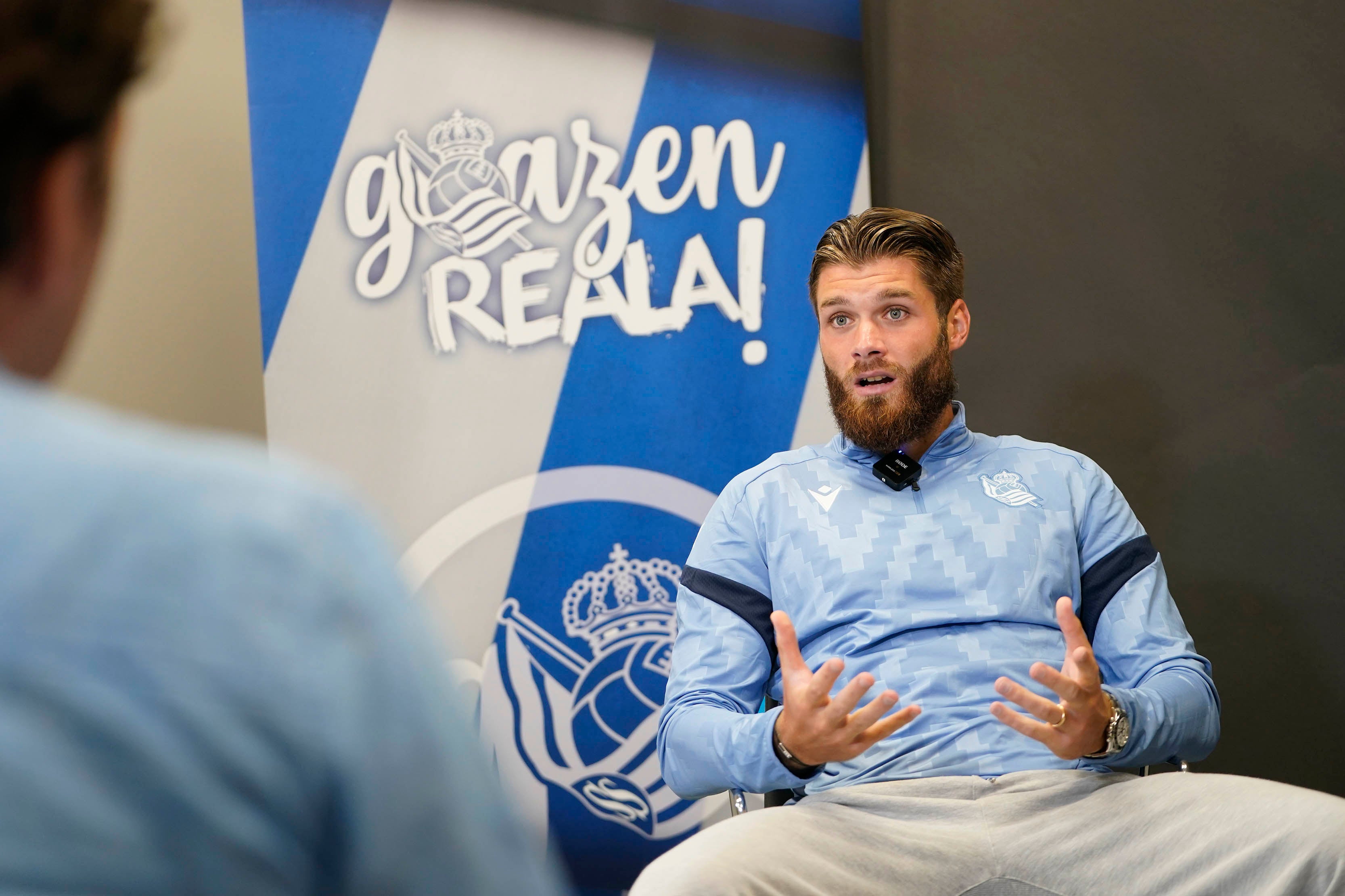 El test de DV a Caleta-Car: «Me gustaría sentarme a tomar algo con Messi»