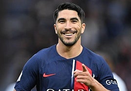 Carlos Soler, de 28 años, es un año menor que Guedes y Caleta-Car.