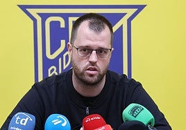 Álex Mozas, durante la rueda de prensa de este jueves en Artaleku