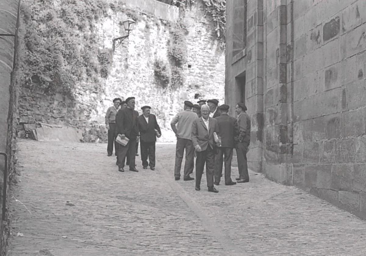Subida al Castillo, hoy Andereño Elbira Cipitria.