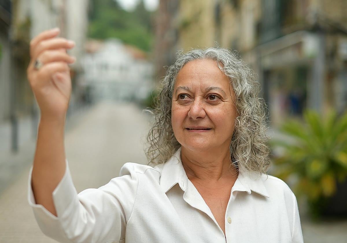 Acabadas las vacaciones en Mutriku, Maite prepara en Eibar la nueva temporada del taller de Rapsodia.