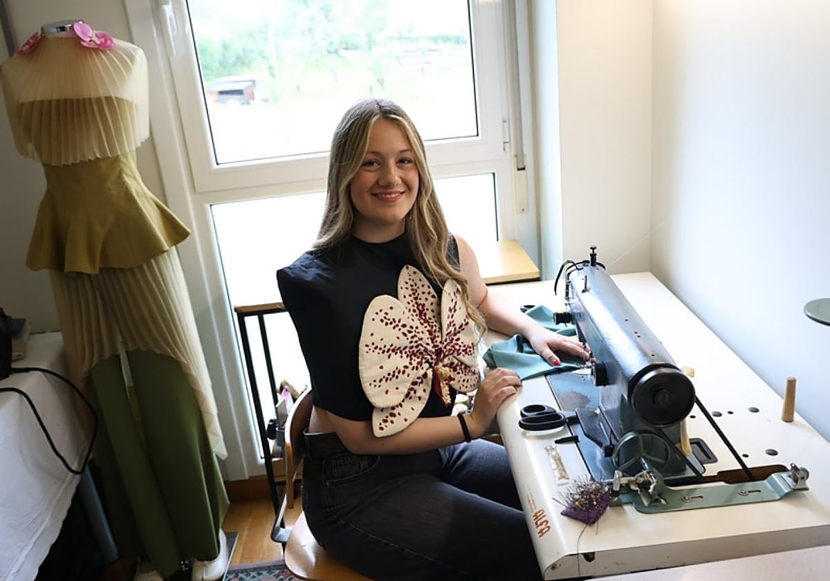 La joven diseñadora en su taller, situado en el municipio de Oiartzun.