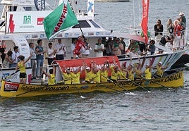 Orio alza los remos en la pasada victoria de Getaria.