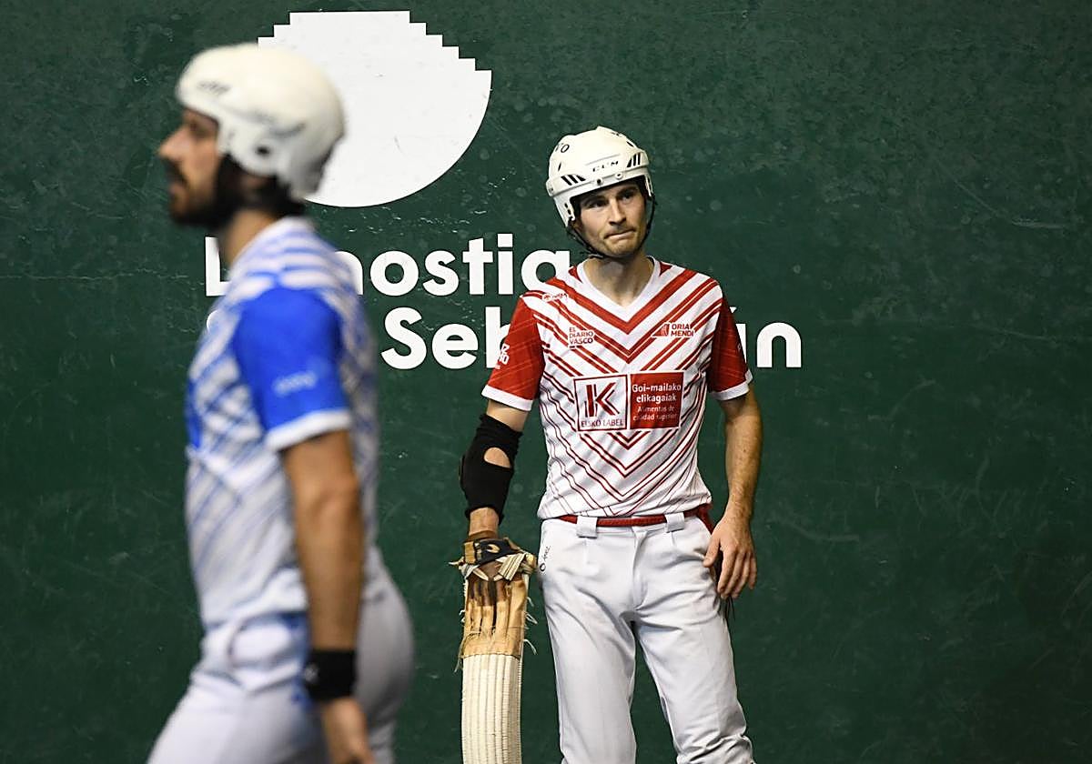 Ansa II, pensativo tras notar una molestia en su espalda ante Barrenetxea IV en Galarreta.