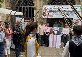 Uharte Arakilen eguerdian izan den omenaldian izan dira Ustarrroz eta Leizaolaren familiartekoak.