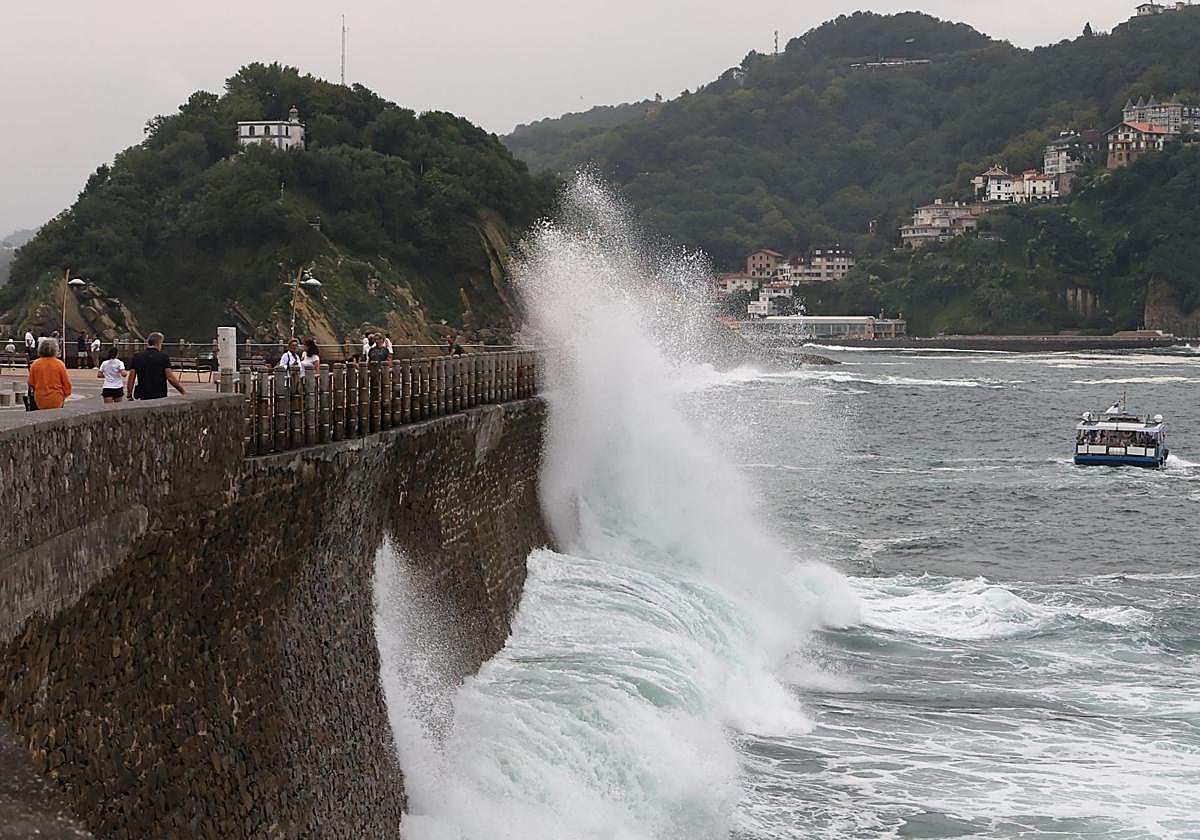 Una vista del Paseo Nuevo de San Sebastián esta semana.