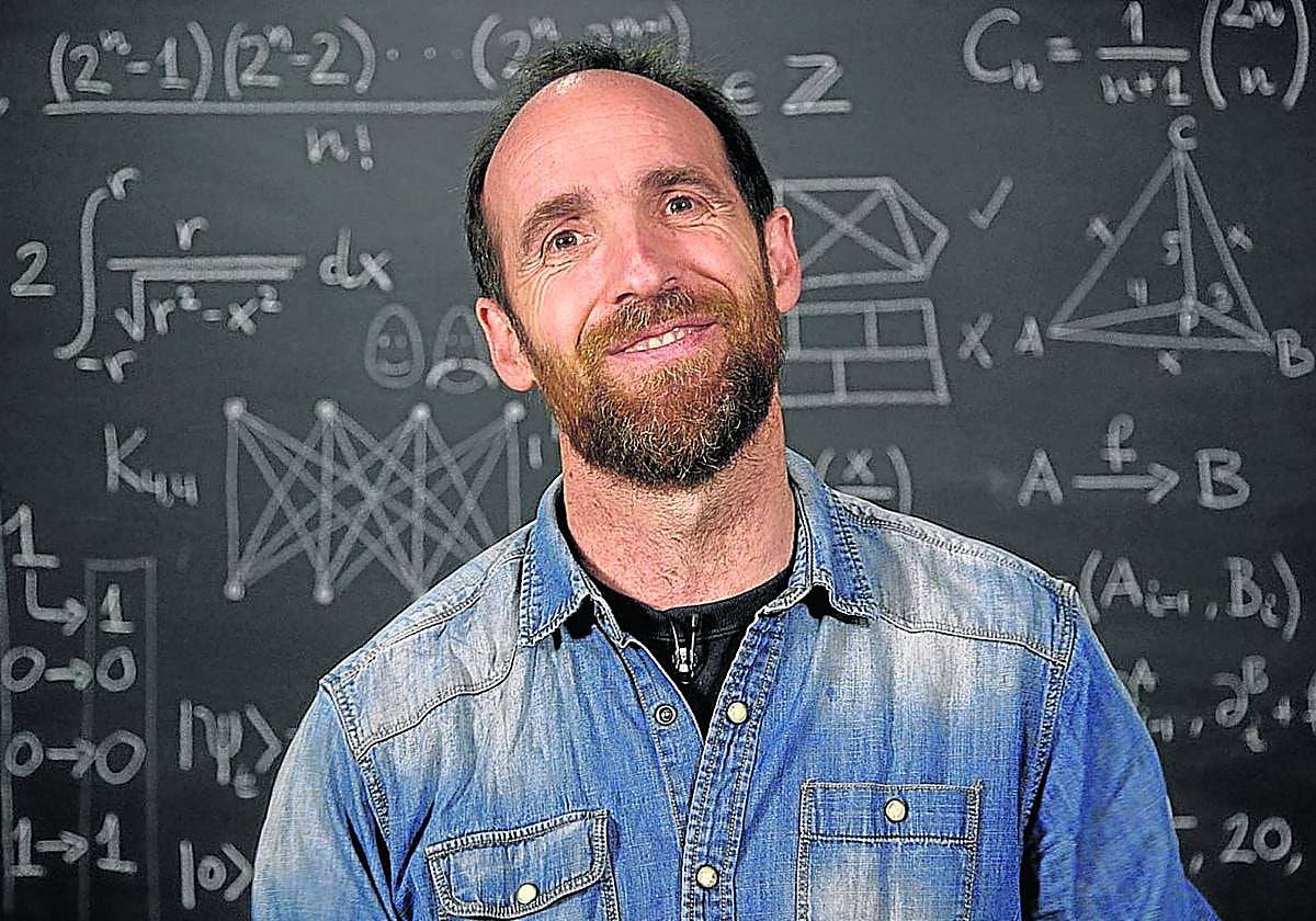 El matemático Eduardo Sáenz Cabezón charlará esta tarde en Tabakalera sobre la computación cuántica.