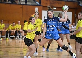 Anne Erauskin intenta un lanzamiento.