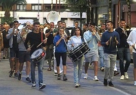 La diana con la txaranga Mauxitxa para volver al trabajo cumple 49 años