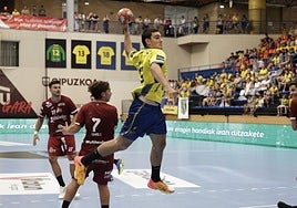 Julen Mujika fue uno de los destacados ante el Braga, con seis goles (de ocho lanzamientos).