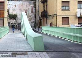 Vista general del nuevo puente de Gabolats, que desde el pasado viernes ya está abierto al tránsito peatonal y de vehículos.