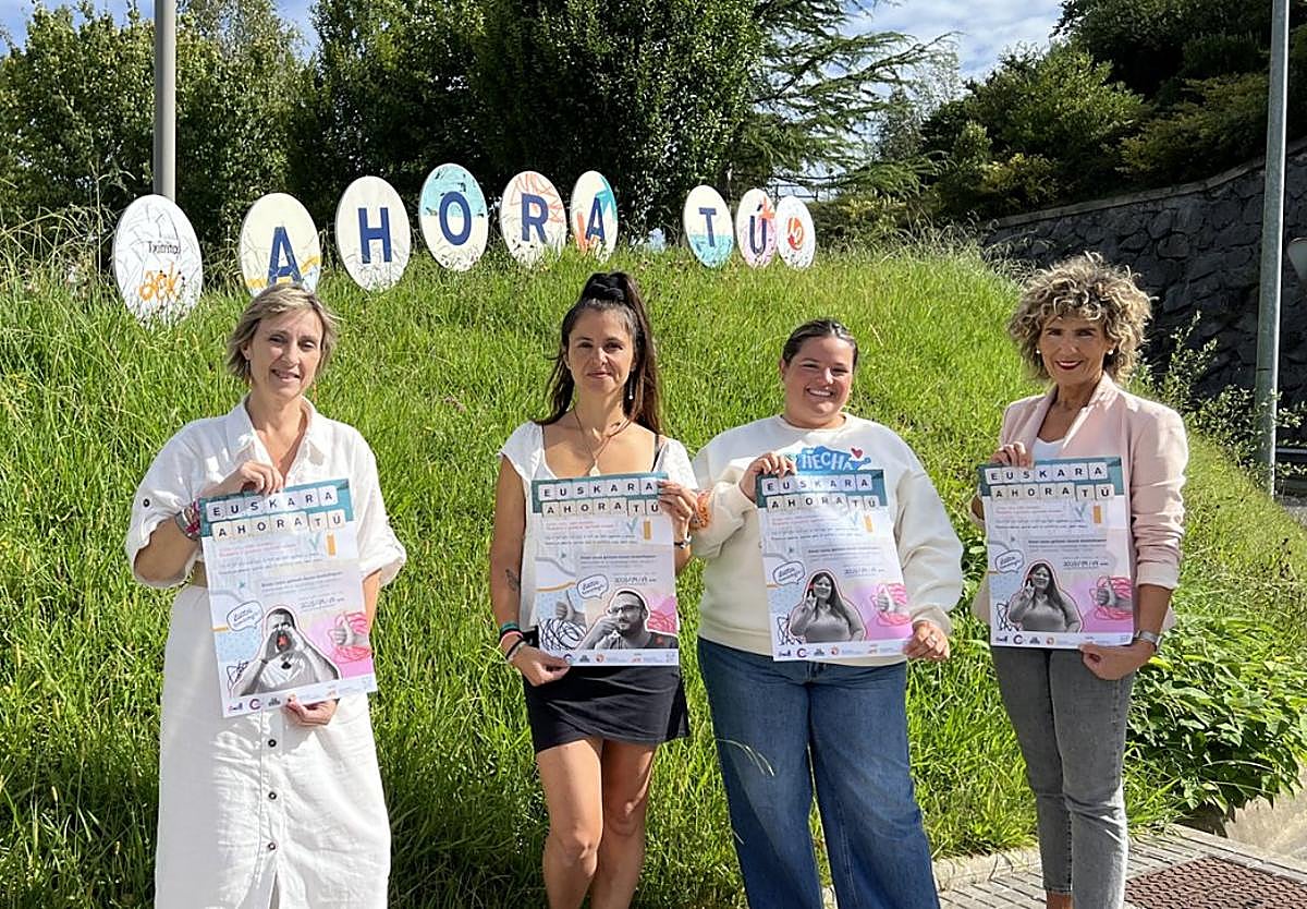 De izquierda a derecha, Aintzane Taberna, Diana de Castro, Lucía Gruber y Kontsuelo Gorostidi, durante la presentación celebrada ayer, en Antxo.