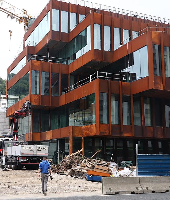 Imagen secundaria 2 - El acceso rodado a Manteo tendrá doble carril y aún se debate cómo será el de los peatones