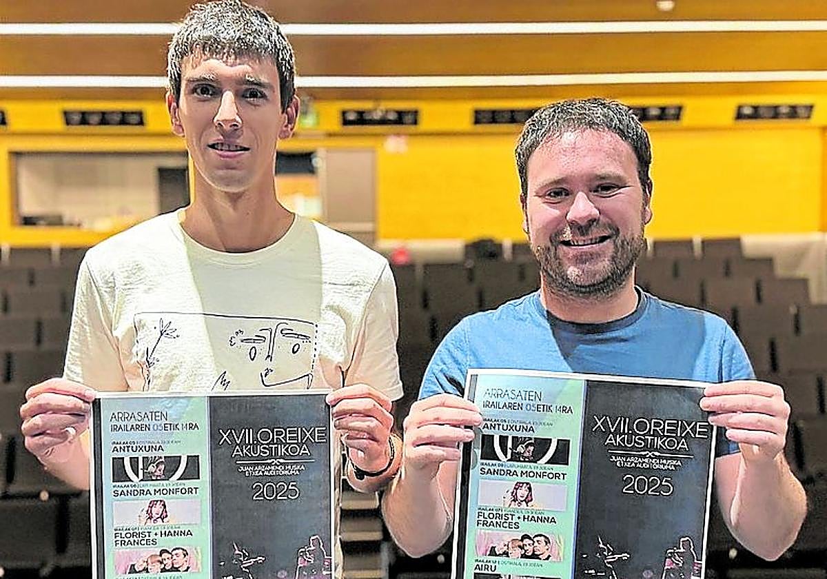 El concejal de cultura Andoni Arratibel y el músico Peru Altube.