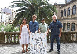 Las Euskal Jaiak de Donostia se han presentado este martes en el Ayuntamiento.