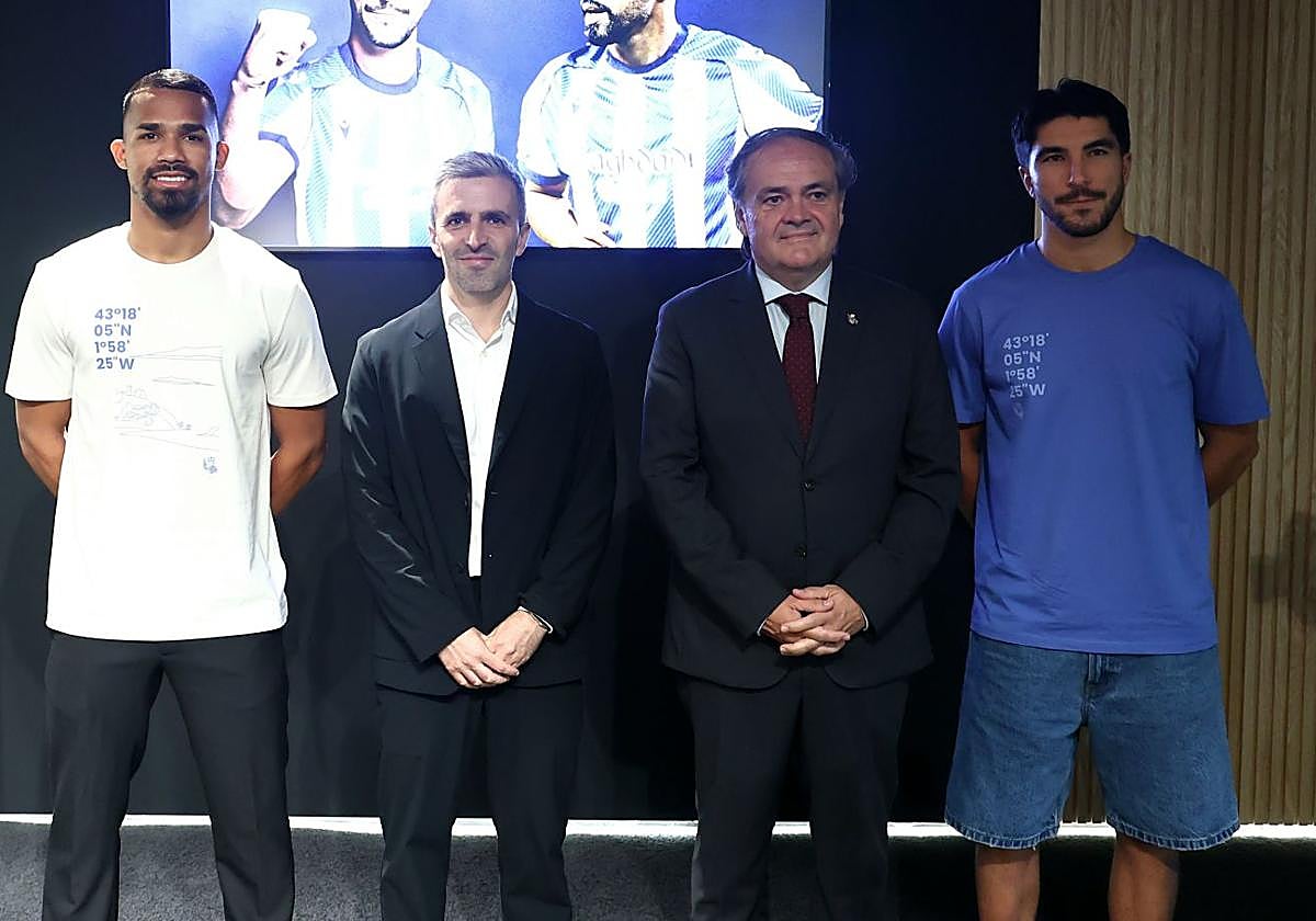 Yangel Herrera y Carlos Soler junto a Erik Bretos y Jokin Aperribay.