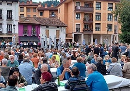 Decenas de antzuolarras participan cada año en la fiesta solidaria que abre el curso.