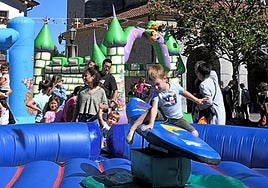 Bihar haurrentzako jolasak antolatuko dira eta ostiral goizean puzgarriak.