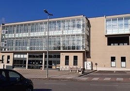 Kiroldegiak partzialki irekiko ditu gaur ateak.