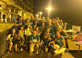 Animación en la fiesta tras disfrutar de la popular sardinada del sábado.