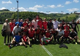 La plantilla del Urki Alkideba, que cerró la temporada pasada levantando el título de campeón de Gipuzkoa, jugará su amistoso este viernes.