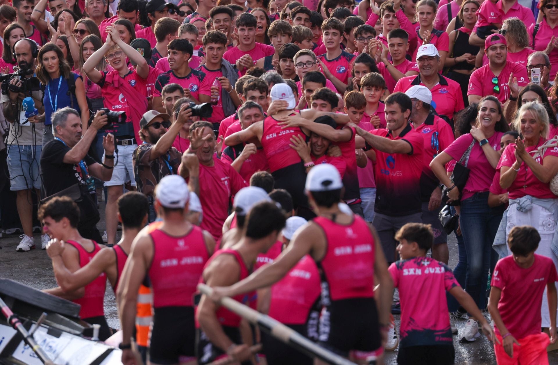 La marea rosa invade Donostia