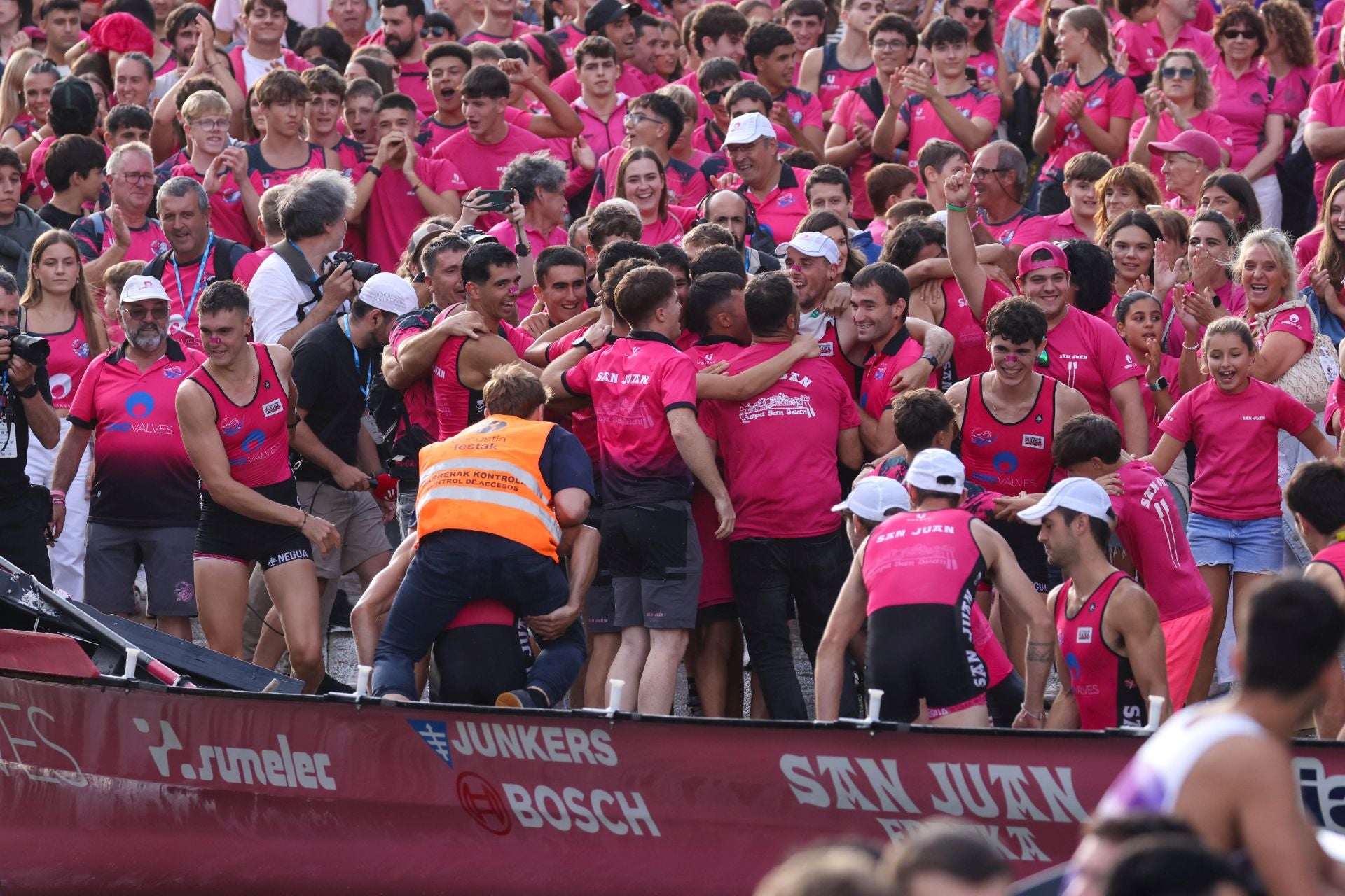 La marea rosa invade Donostia