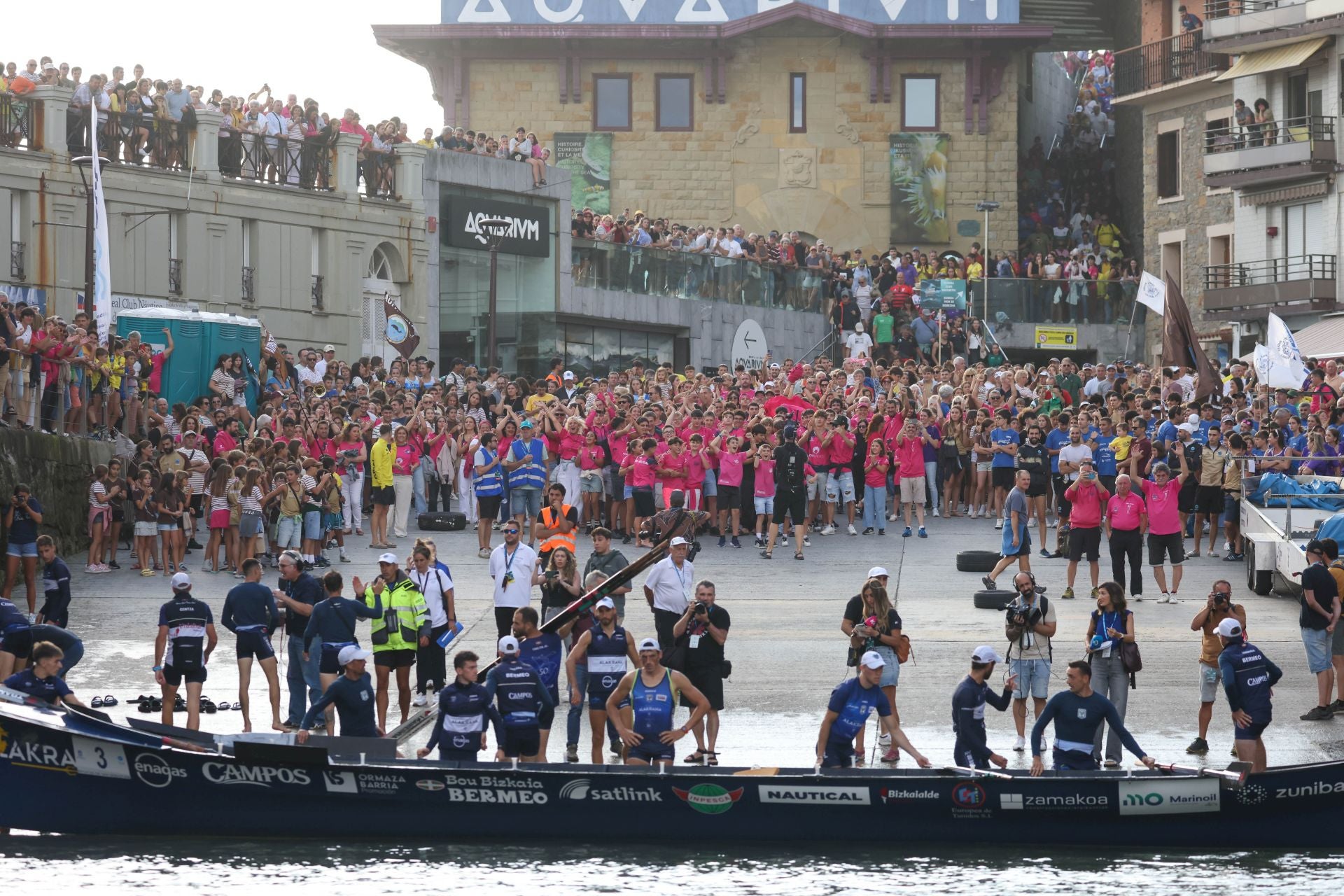 La marea rosa invade Donostia