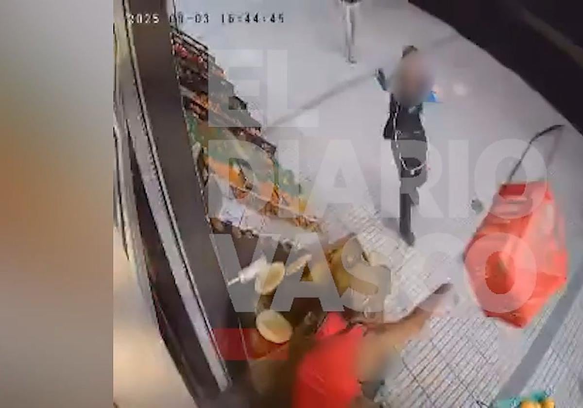 «Estaban desquiciados, se atrincheraron en la tienda y empezaron a tirarse melones»