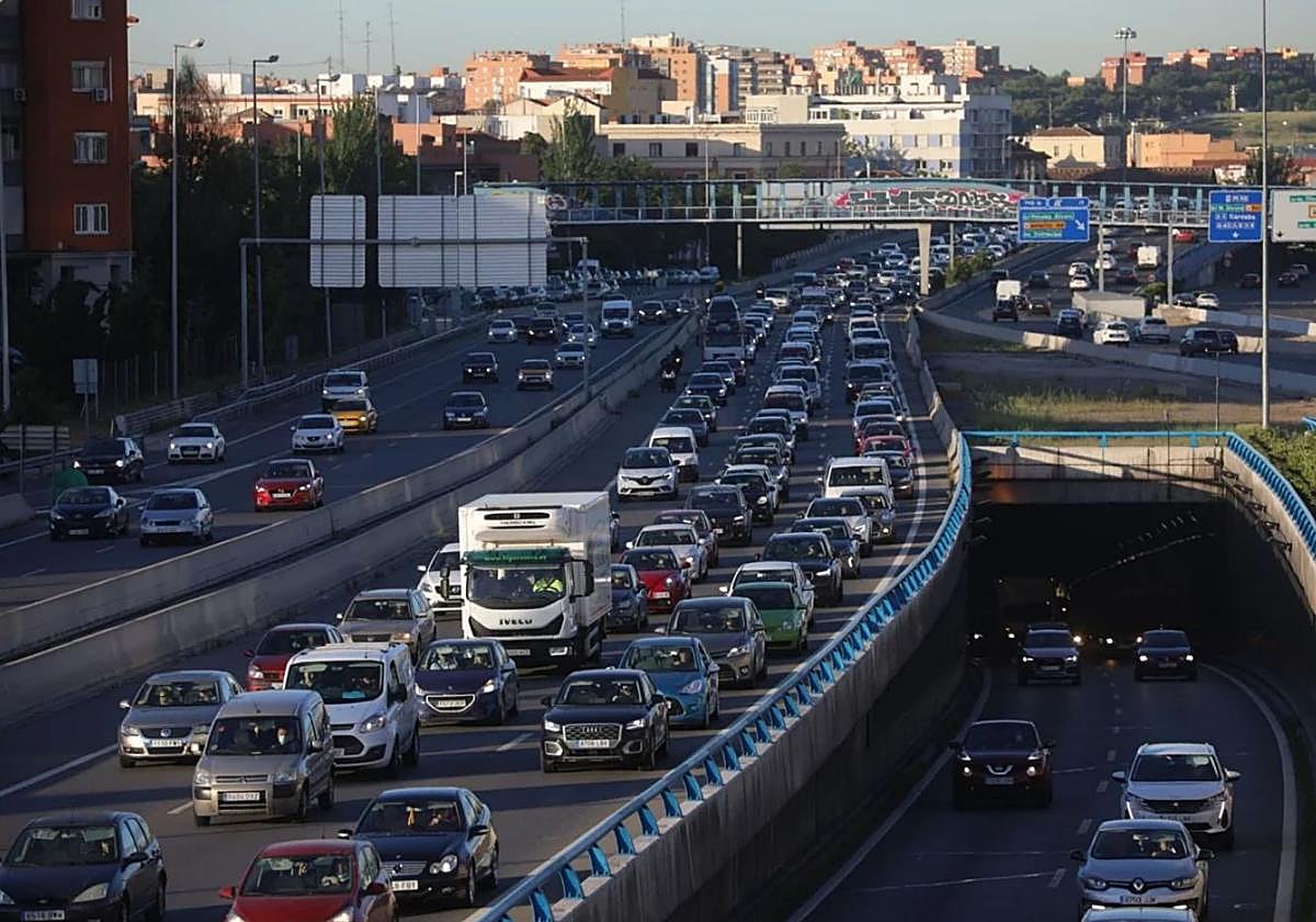 Más tráfico y más víctimas mortales en verano pese a la caída de los accidentes en Euskadi