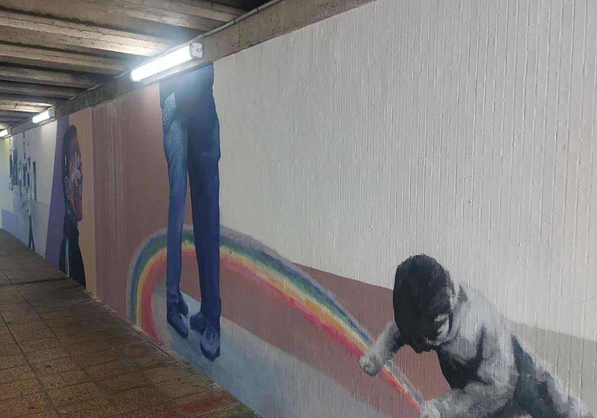 LGTBI+ kolektiboari ikusgarritasuna, Udane Juaristi artistak Jose Artetxe kalea eta Sanjuandegi auzoa lotzen dituen pasadizoan egindako muralean.