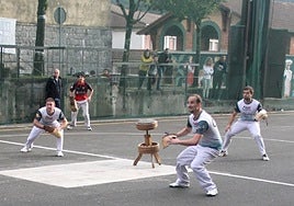Luzean eta Txost taldeen arteko iazko finaleko une bat.