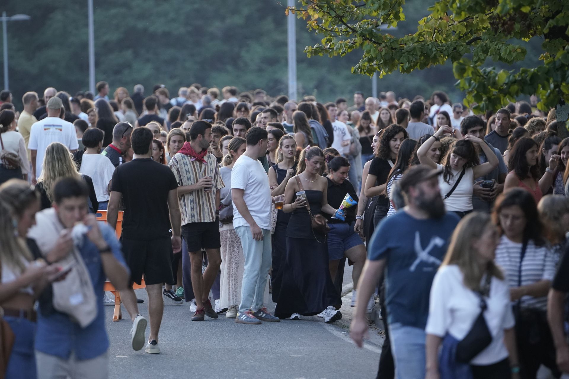 Ambiente de fiesta antes del concierto de Zetak