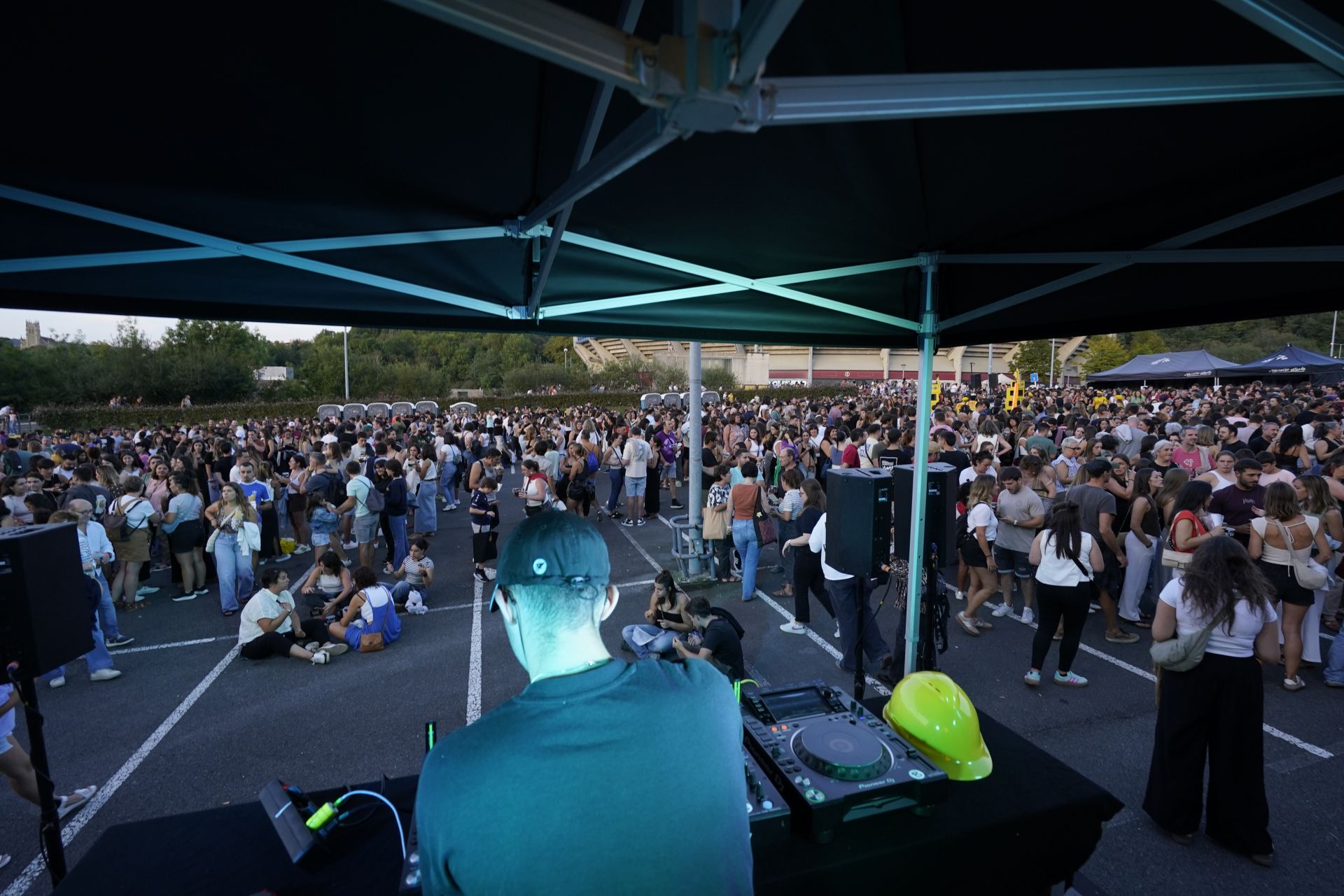 Ambiente de fiesta antes del concierto de Zetak