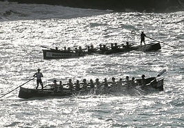 Dos traineras que el pasado jueves compitieron en la calsificatoria para La Concha.