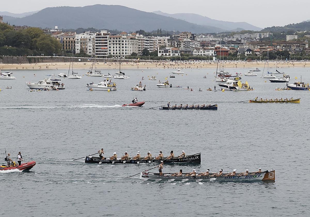 Gran ambiente durante la primera jornada de la Bandera de La Concha.