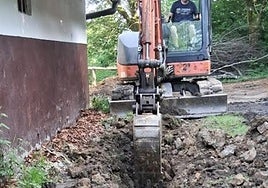 Leixargarateko txabolan berritze lanak egin dira, kanalizazioa hobetuz.