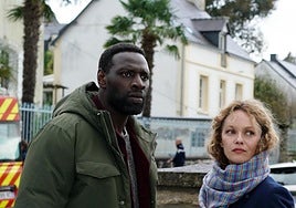 Omar Sy y Vanessa Paradis, dos de los protagonistas de 'Acosada'.